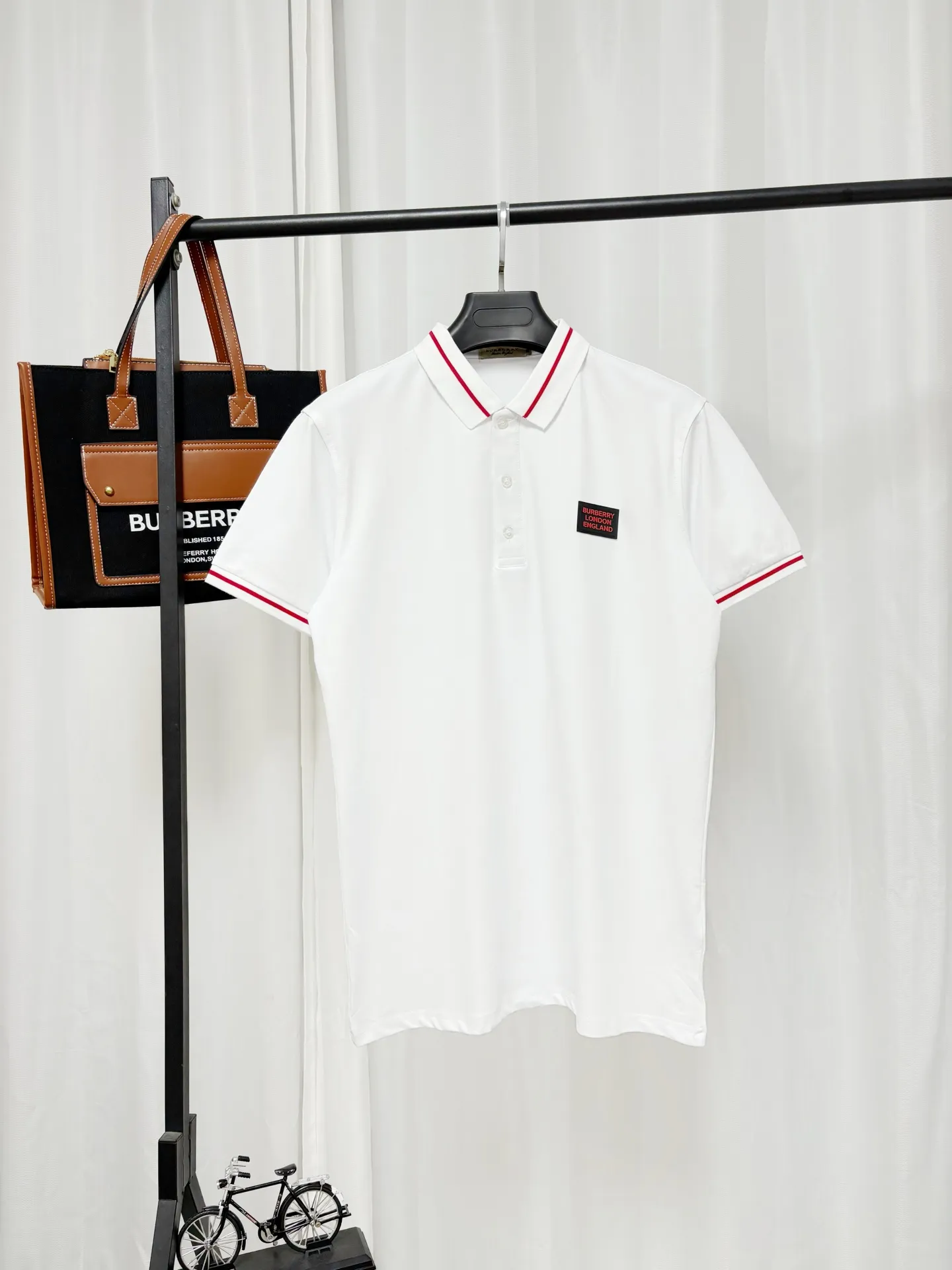 p105💰 BURBERRY ， Polo Classic 、 ， Classic ； Red ， ， ， ， 、 ， ， ， 。 White ， ； ， ； Beige ， 。 Size M-3XL